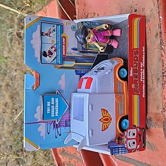Disney Junior Firebuds Friends Violet and Axl Figure and Ambulance Vehicle Set - Picture 12 of 12